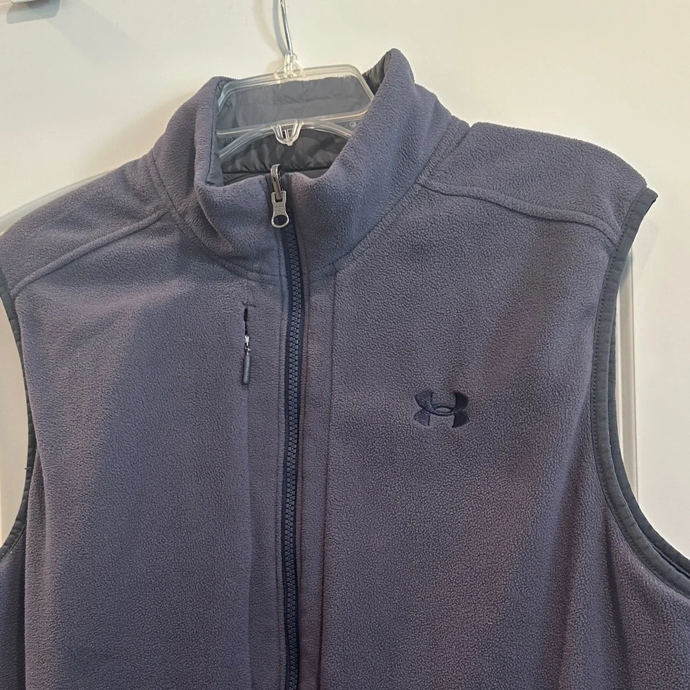 Under Armour Men's Dark Blue Quilted & fleece reversible Notre Dame vest - Picture 7 of 7